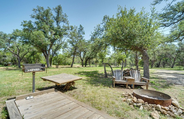 Serene Hill Country Couple's Retreat Near Wineries
