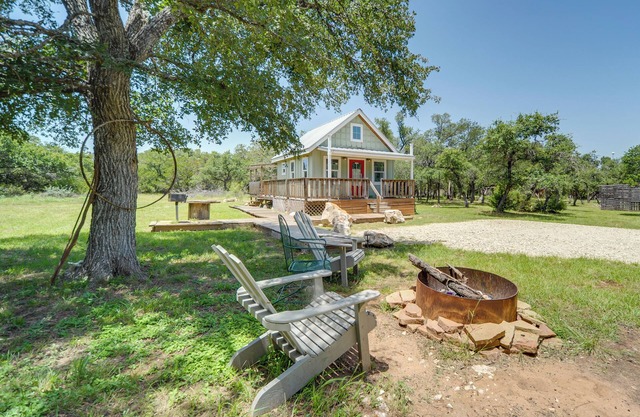 Serene Hill Country Cabin w/Deck Near Wineries!