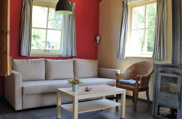 Acogedora casa de vacaciones con terraza cerca del Parque Nacional "De Biesbosch"