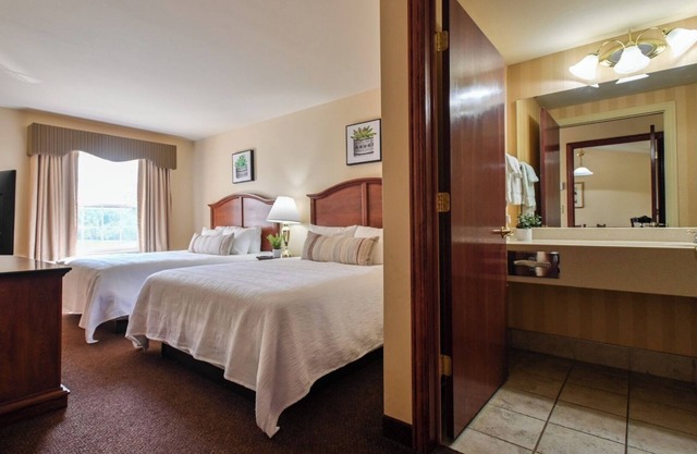 Serene Island Retreat w/ Scenic River View & Plush Bed