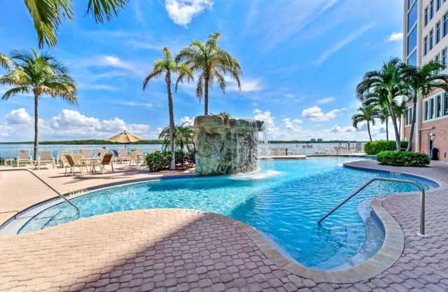 Serene Island Getaway: Spacious Suites w/ Balconies & Pool Access