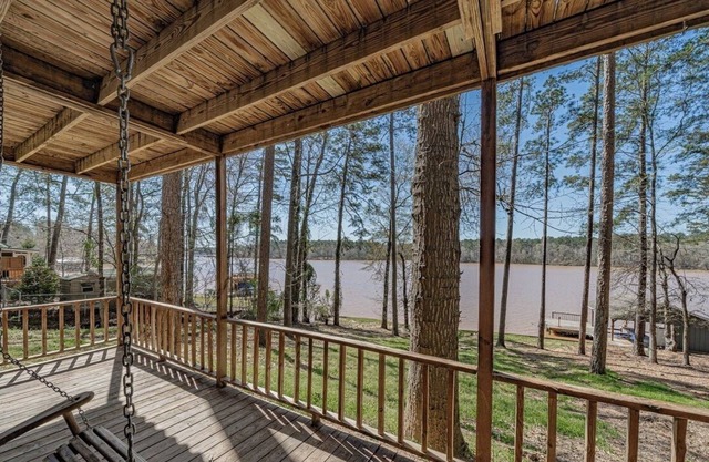 Serene Lakefront Getaway on Lake Sinclair