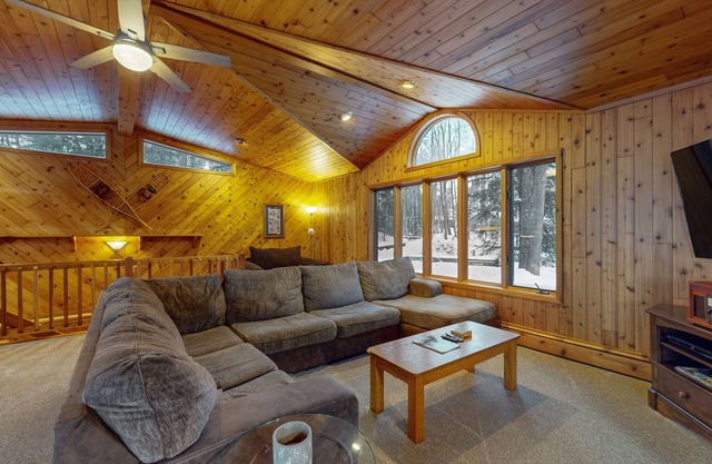 Serene Lakefront Home with Fire pit, Dock, WIFI, & Dog-Friendly