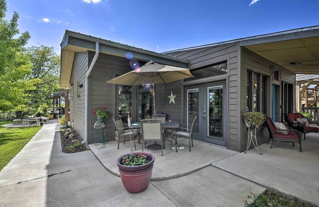 Serene Mountain Retreat w/ Patio & Mtn Views!