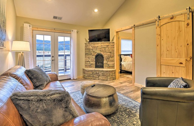 Serene Mtn-View Condo < 2 Mi to Angel Fire Resort!