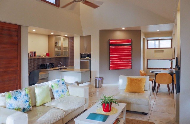~Serene Oasis:Spacious Villa ~Air Con, Patio,10 mins to beaches,eateries,CBD~