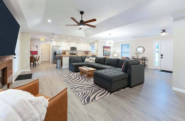 Heated Pool & Huge Yard, 15 Min to UA