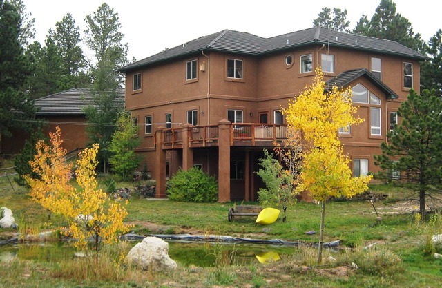 Serene Retreat Nestled in the pines- private & relaxing; Microweddings; Reunions