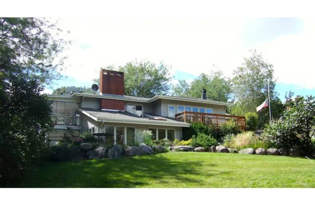 Serene rural accommodations minutes away from Ames and Iowa State University