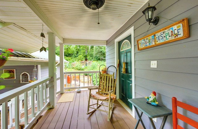 Serene Rusk Escape w/ Shared Yard & Fire Pit!