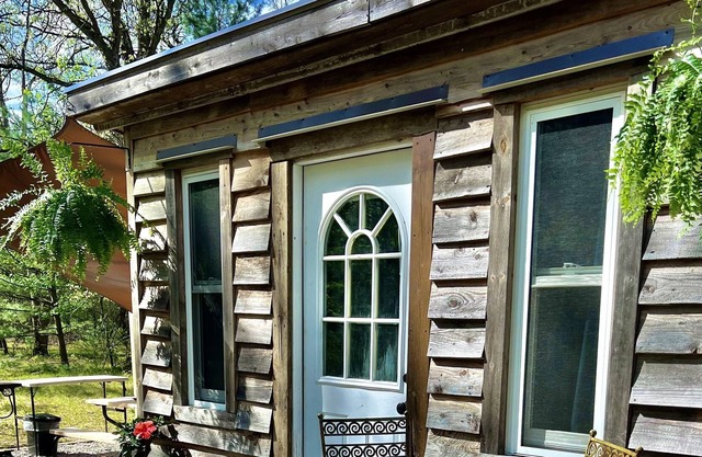 Serene Sleeper Cabin escape in the woods