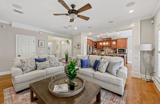 Serene Smart Home, Big Backyard, PET FRIENDLY!