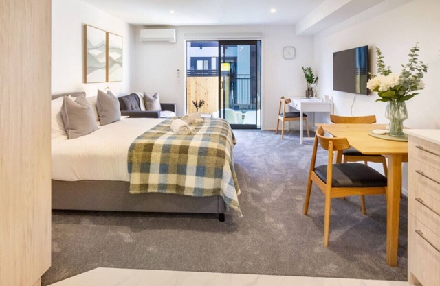 Serene Studio Retreat in Bath Street