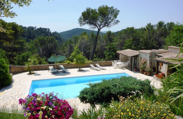 Villa silencio con gran piscina u. 6000 m² gezäunter callejón de bolos y acondicionado del coche
