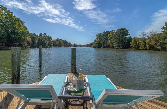 Serene waterfront getaway, fire pit, patio w/grill, nature, dog friendly