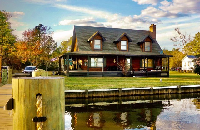Serene waterfront retreat w/private dock & kayaks