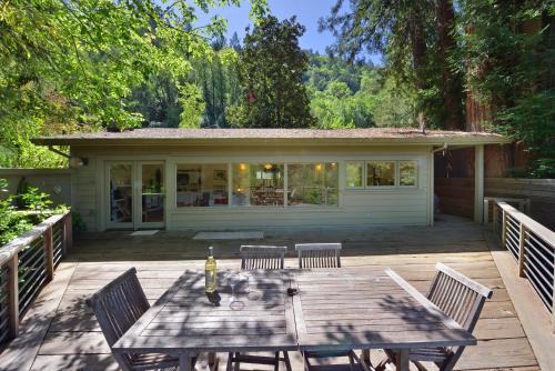 SereneRiverfrontCottageInHealdsburgViewsKayaks1 5MileToDowntown
