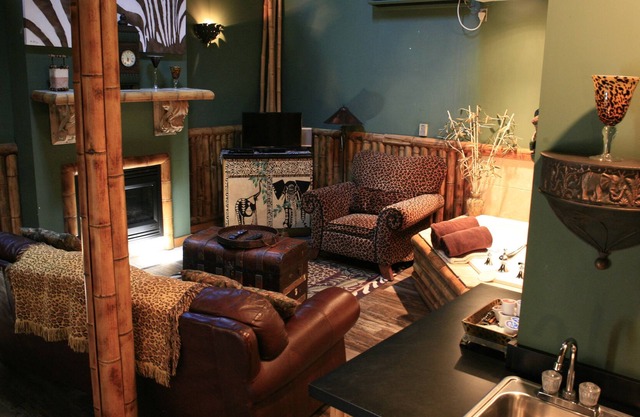 Serengeti-Cottage-Jacuzzi-Queen (((( no pet )))