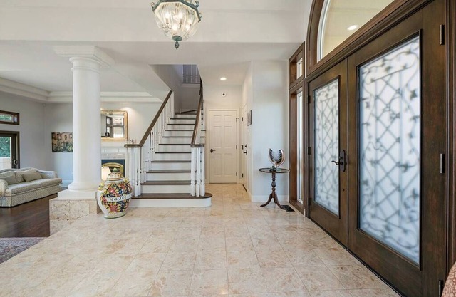 Serenissima Terrace--Hilltop Luxury Home with Serene Gardens and Panoramic Views