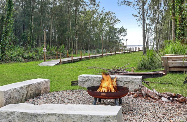 Serenity 222 The Estate - Sleeps 20 located in Jervis Bay!