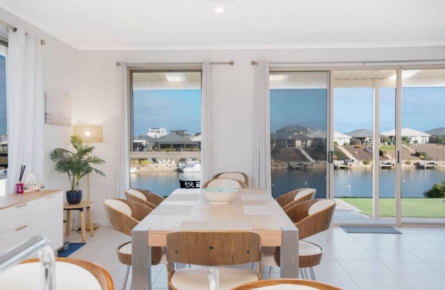 Tranquil Waterfront Living on Hindmarsh Island