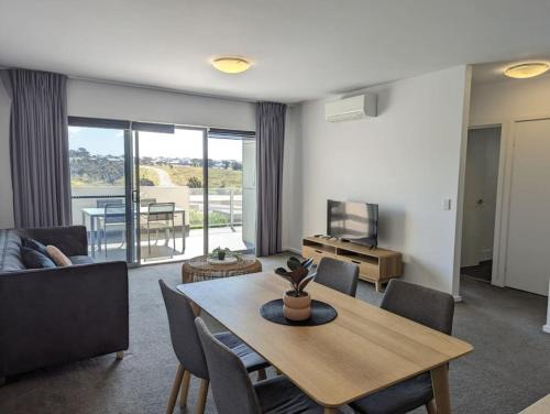 Serenity at Stromlo 2bd 1br at Wright