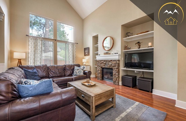 Serenity Awaits: Pine Trees Retreat w/ AC and EV