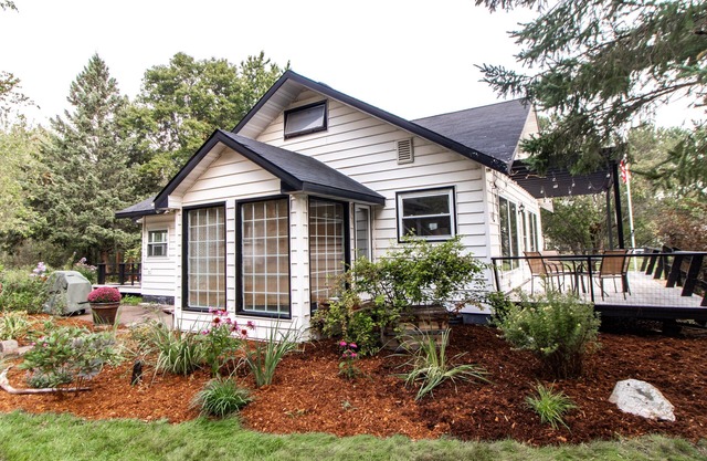 Serenity Cottage - Private Yard, Sauna, ATV Trails