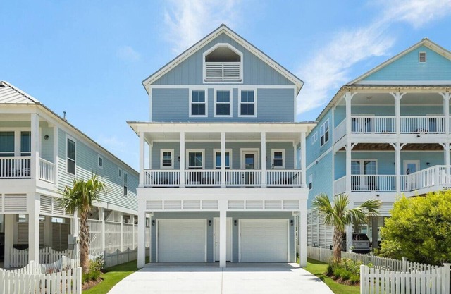 Serenity Cove: Luxe 4BR House w/ Beach Access