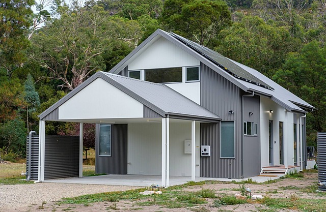 Serenity HG4A: Brand New Town House with absolute NP frontage and superb views