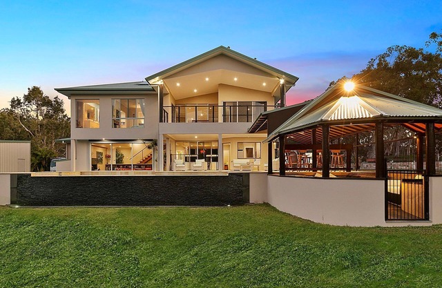 Serenity - Home on Acreage Surrounded By Noosa National Park