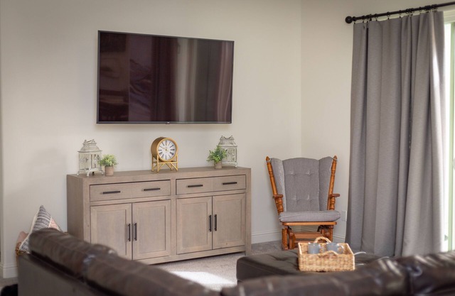 Serenity in Clovis: 3BR, 2.5BA Retreat for Your Getaway, Close to National Parks