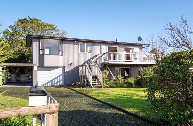 Serenity Lakehouse - Rotorua Holiday Home