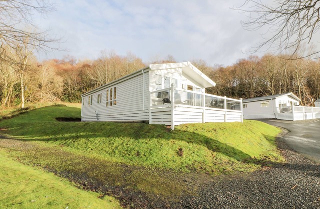 SERENITY LODGE, family friendly, with a garden in Wemyss Bay