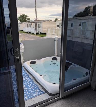 Serenity - Luxury Hot Tub, Sunnymede, Fantasy Island, , Ramped Access, Parking, Dog Friendly