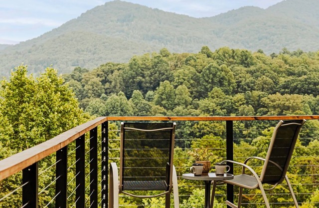 Serenity Now! 4 Bedroom 3.5 Bath....Amazing Views!!!