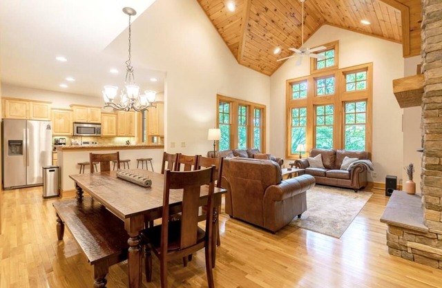Serenity Now, Townhome 16A---NEW LISTING, Mountain Townhome, Gated Resort, Indoor/Outdoor Pools a...