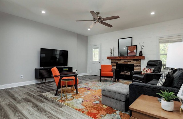 Serenity on Pinehurst No 6! <3.5 miles to the Village of Pinehurst! Sleeps 10!