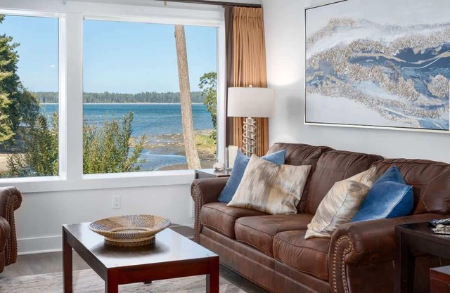 Serenity on the Bay - 1BDRM - Full Kitchen