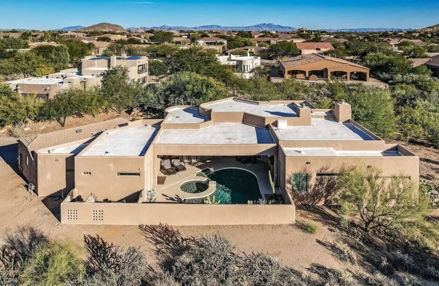 Serenity Peaks- Gorgeous Pet Friendly Villa in Scottsdale with Pool, Spa, and Bi