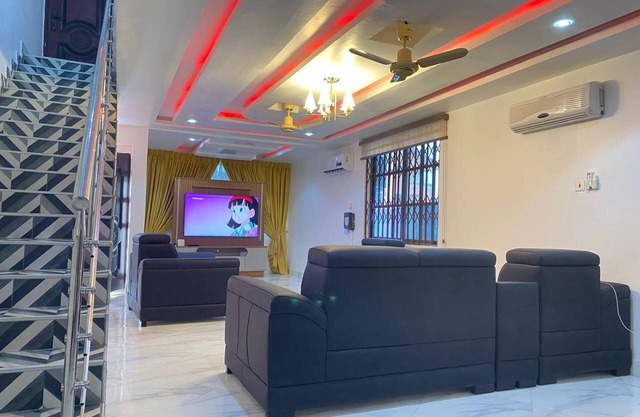 Serenity Retreat in Ashongman Estate
