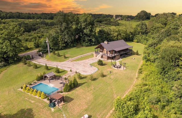 Serenity Ridge 6 Br Sleeps 16 Pool Hot Tub
