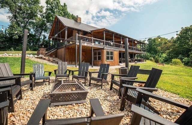 "Serenity Ridge", a Luxury log estate with Views, Pool, Hot Tub, Game Room +more