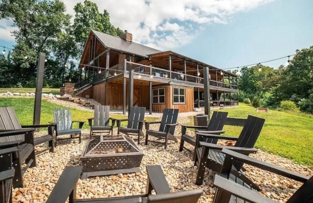 "Serenity Ridge", a Luxury Log Estate with views!