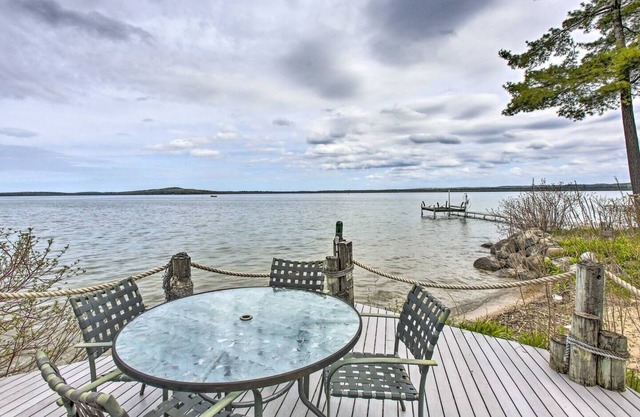 Serenity Shores on Lake Skegemog~ Boat, Ski & Sip!
