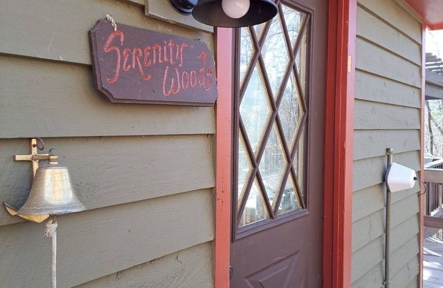 Serenity Wood- The place for daytime outdoor adventures & cozy nights