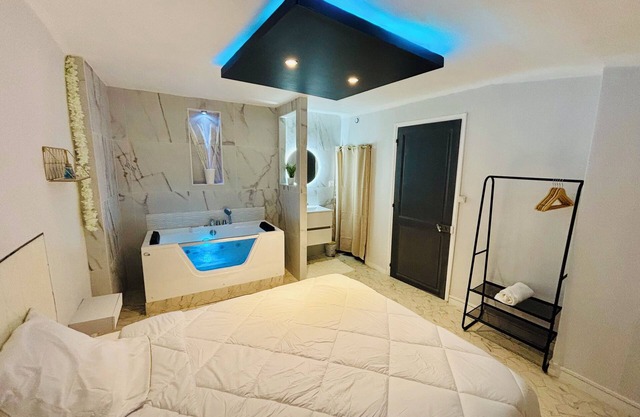 Serini house jacuzzi