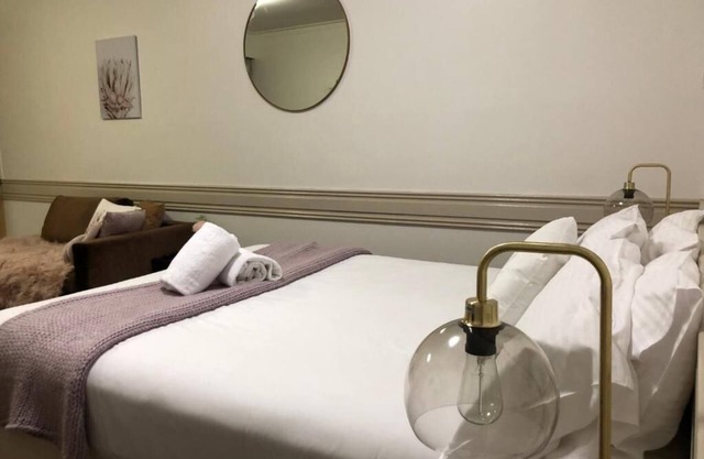 Service Apartments near Kew Juction
