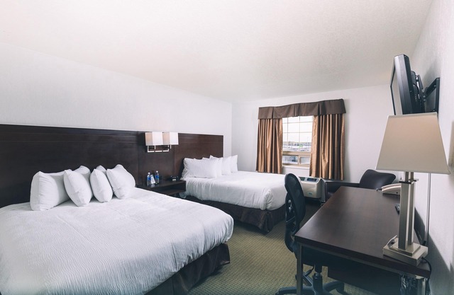 Service Plus Inn and Suites - Grande Prairie