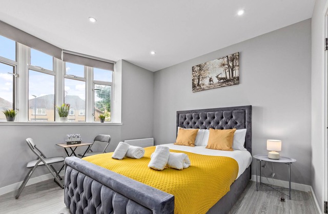 Serviced Ensuite Room Feltham Heathrow London TW13